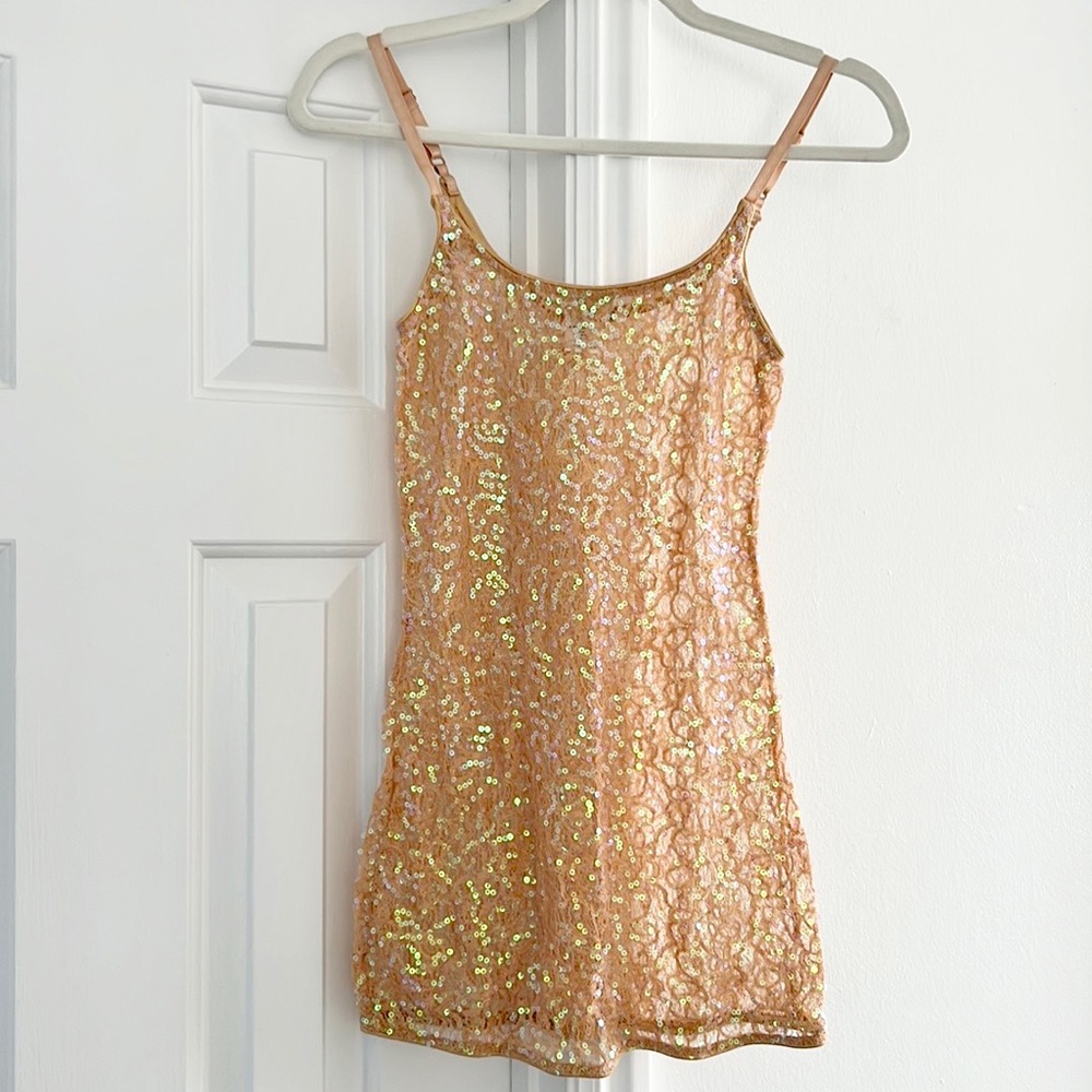♥️ Daytrip Peach Sequin tank